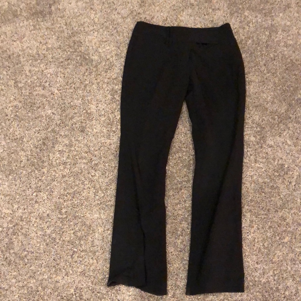 Women’s black pants size 7. Good for office or out